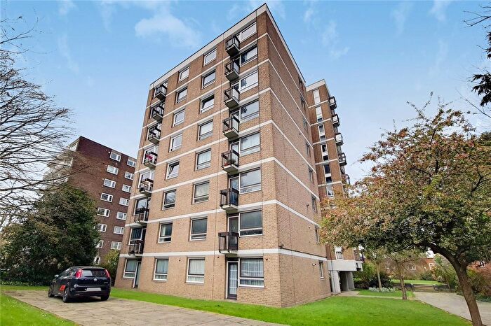 1 Bedroom Flat For Sale In Sylva Court, Putney Hill, SW15