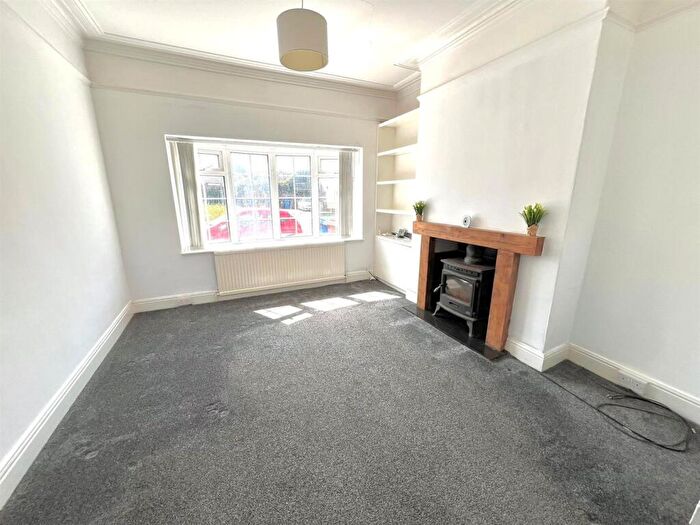 2 Bedroom Terraced House For Sale In King Street, Hornsea, HU18