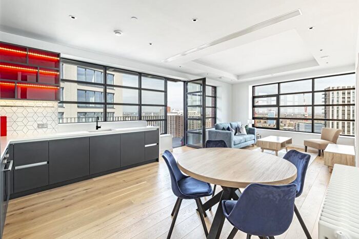 2 Bedroom Apartment To Rent In Defoe House, London City Island, E14