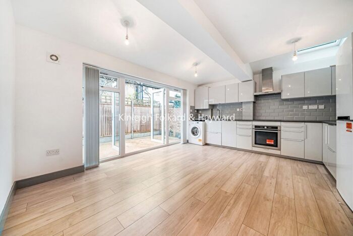 3 Bedroom Flat To Rent In Garratt Terrace, London, SW17