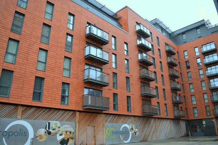 2 Bedroom Flat To Rent In Railway Terrace, Slough, SL2