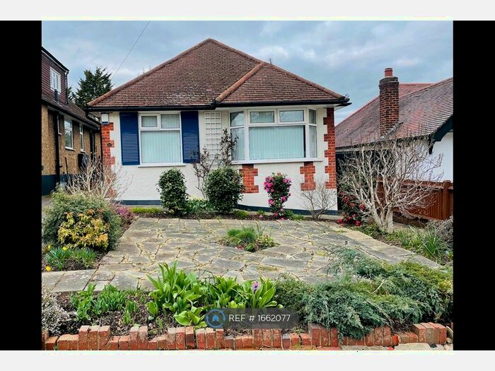 2 Bedroom Bungalow To Rent In Kingsmead, Barnet, EN5