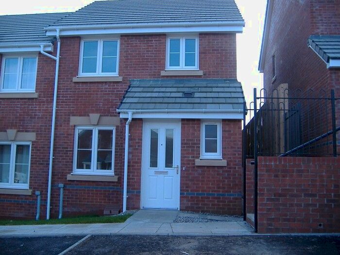 3 Bedroom Semi-Detached House To Rent In Clos Gwaith Brics, Tondu, Bridgend., CF32