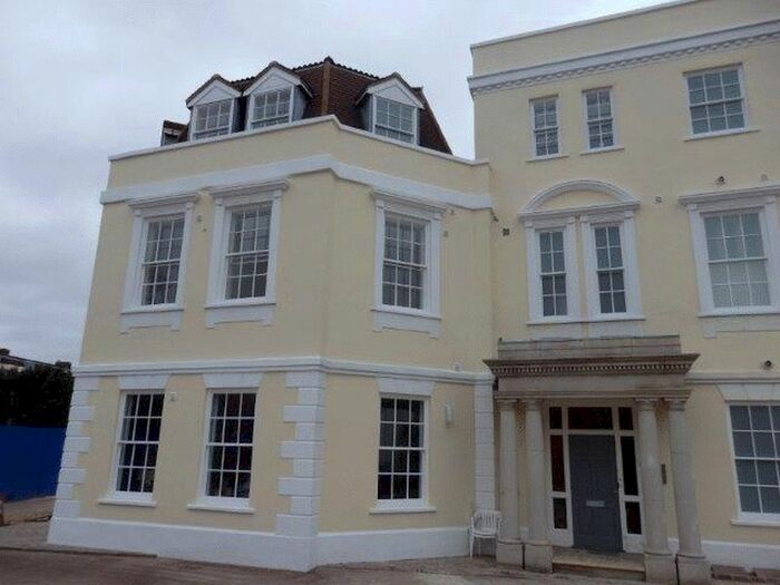 2 Bedroom Flat To Rent In Church Street, Epsom, KT17