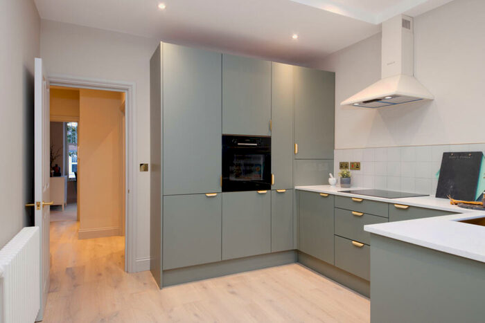 2 Bedroom Flat To Rent In Selborne Road, Southgate, N14