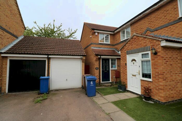 3 Bedroom Semi-Detached House To Rent In Caravel Close, Chafford Hundred, Grays, RM16