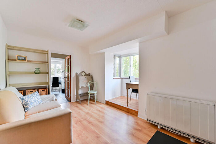 1 Bedroom Flat To Rent In Eagle Heights, Bramlands Close, Battersea, London, SW11