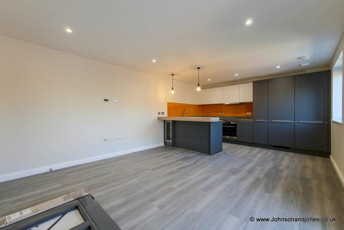 1 Bedroom Flat To Rent In Guildford Street, Chertsey, KT16