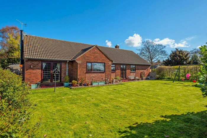 5 Bedroom Detached Bungalow For Sale In West Bank, Carlton, Selby, DN14
