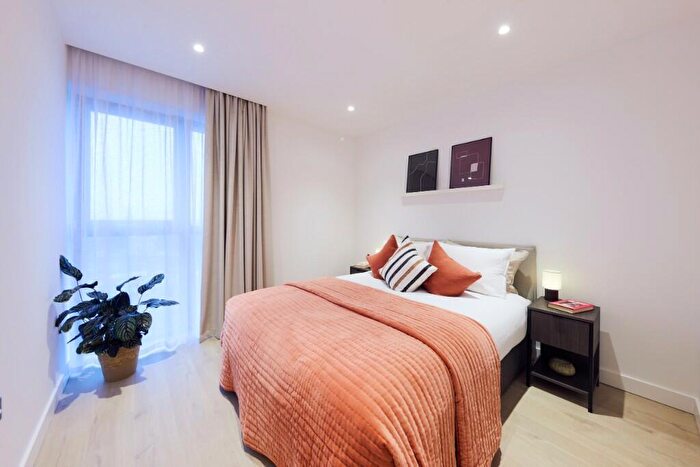 2 Bedroom Apartment To Rent In New Drum Street, London, E1