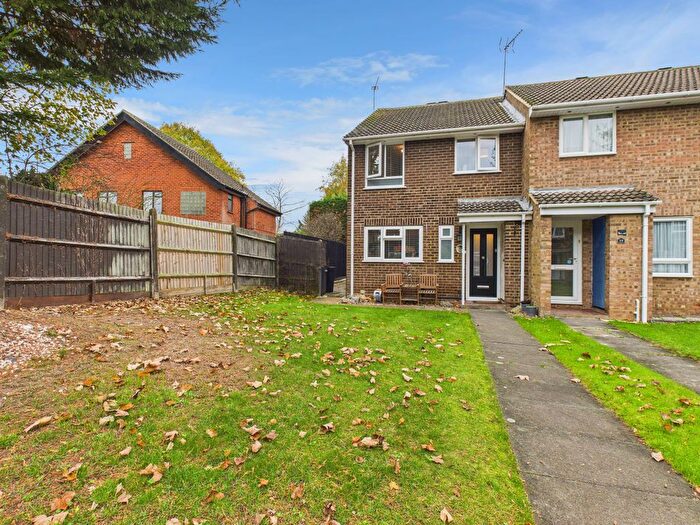 4 Bedroom Link Detached House For Sale In Arkley Court, Maidenhead, Berkshire, SL6