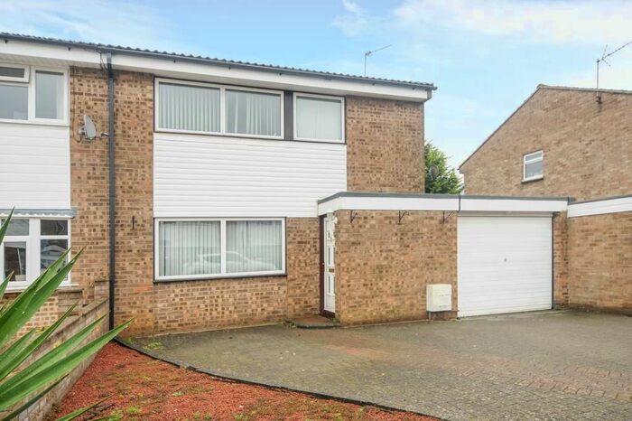 4 Bedroom Semi-Detached House To Rent In Glory Farm, Bicester, OX26