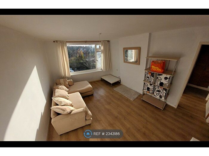 1 Bedroom Flat To Rent In Moorside Court, Sale, M33