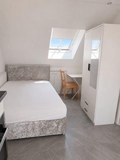 1 Bedroom Flat To Rent In Montrose Avenue, Edgware, HA8