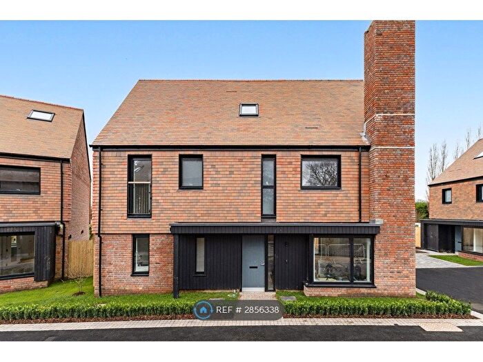 5 Bedroom Terraced House To Rent In Medland Close, Cranleigh, GU6