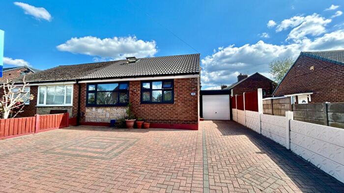 5 Bedroom Semi-Detached Bungalow For Sale In Scholes Street, Chadderton, Oldham, OL9