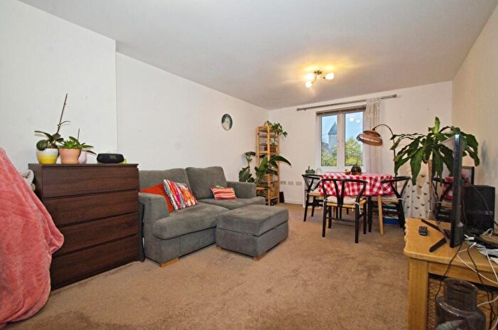2 Bedroom Flat For Sale In Messina House, Vellacott Close, Cardiff, CF10