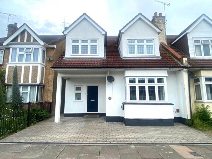 4 Bedroom Semi Detached House To Rent In Leigh On Sea, SS9