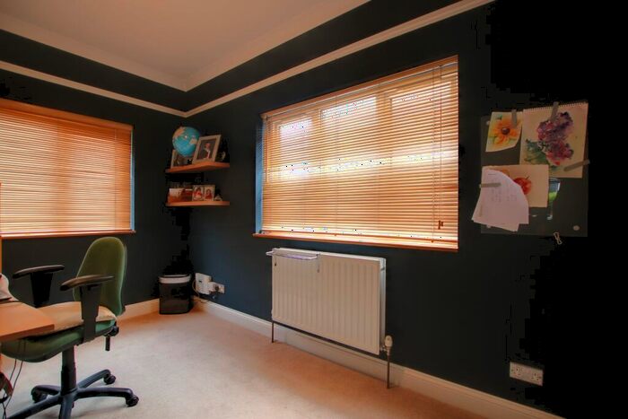 5 Bedroom Detached House For Sale In Bassett, Southampton, SO16