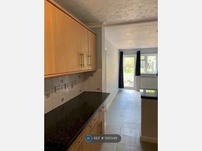 6 Bedroom Semi-Detached House To Rent In The Chase, Guildford, GU2