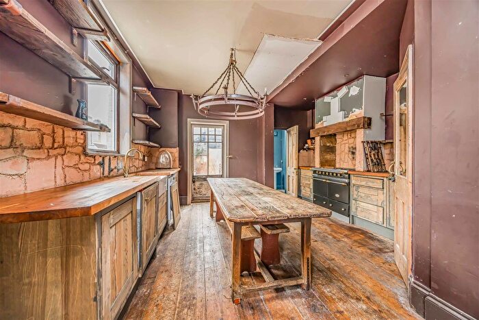 3 Bedroom End Of Terrace House For Sale In Queens Road, Portsmouth, PO2