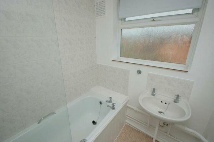 1 Bedroom Flat To Rent In Wyndham Crescent, Burnham, SL1
