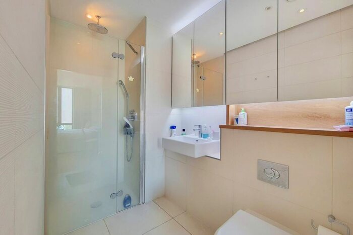 2 Bedroom Flat To Rent In Trematon Walk, King's Cross, London, N1