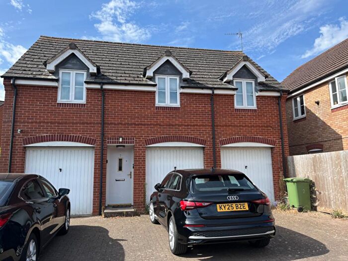 2 Bedroom Flat To Rent In Chequers Close, NN18