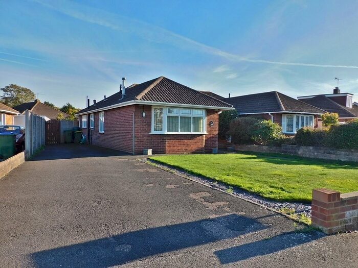 3 Bedroom Semi-Detached Bungalow To Rent In Cuckoo Lane, Fareham, PO14