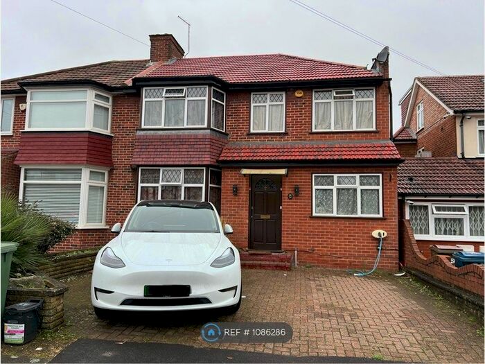 4 Bedroom Semi-Detached House To Rent In Ladycroft Walk, Stanmore, HA7
