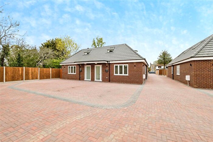 3 Bedroom Bungalow For Sale In Annas Gardens, Romford, RM2