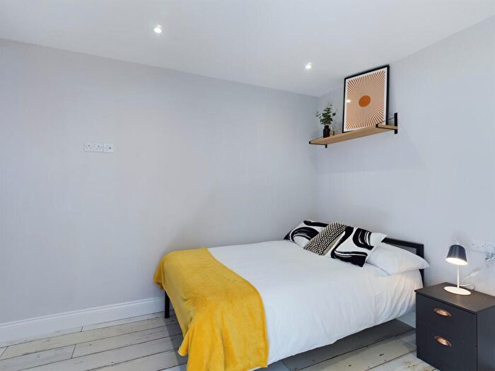 7 Bedroom Flat To Rent In Well Meadow Drive, Sheffield, S3