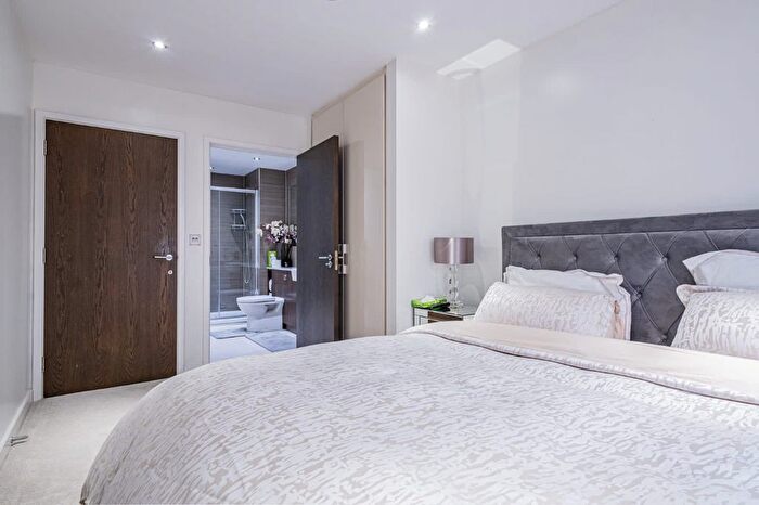 2 Bedroom Flat For Sale In East Drive, London, NW9