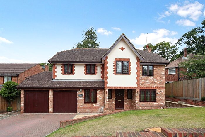 5 Bedroom Detached House To Rent In Cranmer Close, Weybridge, Surrey, KT13