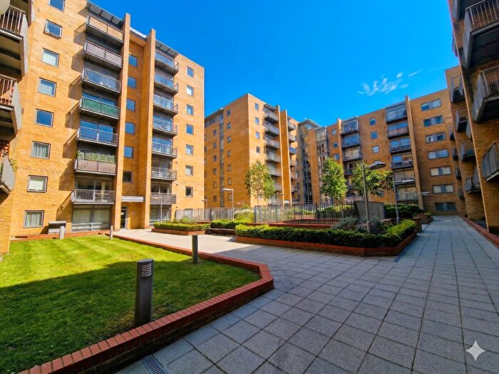 2 Bedroom Flat To Rent In Cassilis Road, London, E14