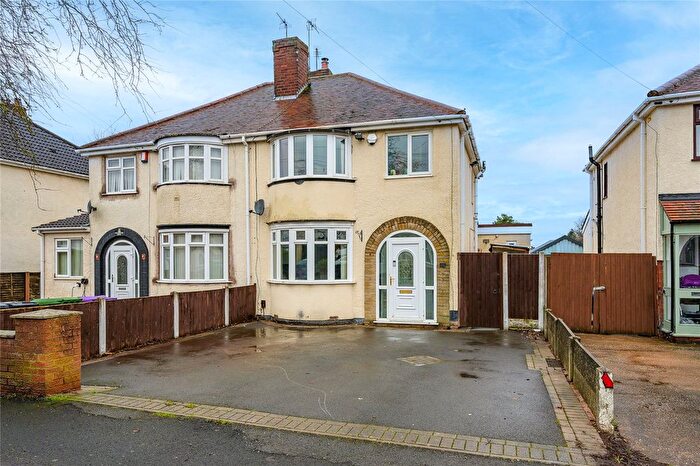 3 Bedroom Semi-detached House For Sale In Winchester Road, Fordhouses, Wolverhampton, West Midlands, WV10