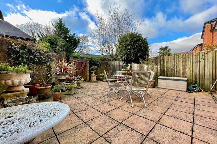 3 Bedroom End Of Terrace House For Sale In High Steet, Claygate, KT10