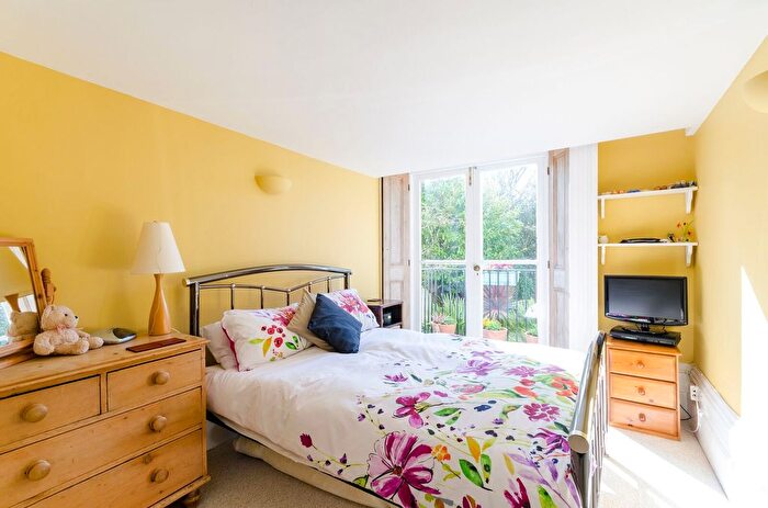 2 Bedroom Flat To Rent In Wolsey Road, East Molesey, KT8