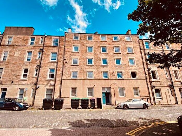 2 Bedroom Flat To Rent In Cadiz Street, Edinburgh, EH6