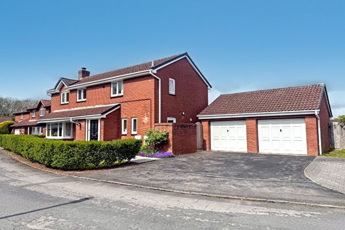 5 Bedroom Detached House For Sale In Cheviot Close, Ramleaze, Swindon, SN5