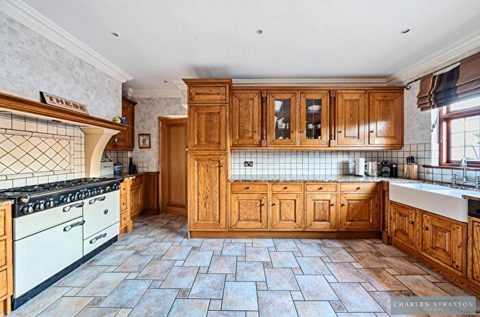 4 Bedroom Detached House For Sale In Gidea Close, Gidea Park, RM2
