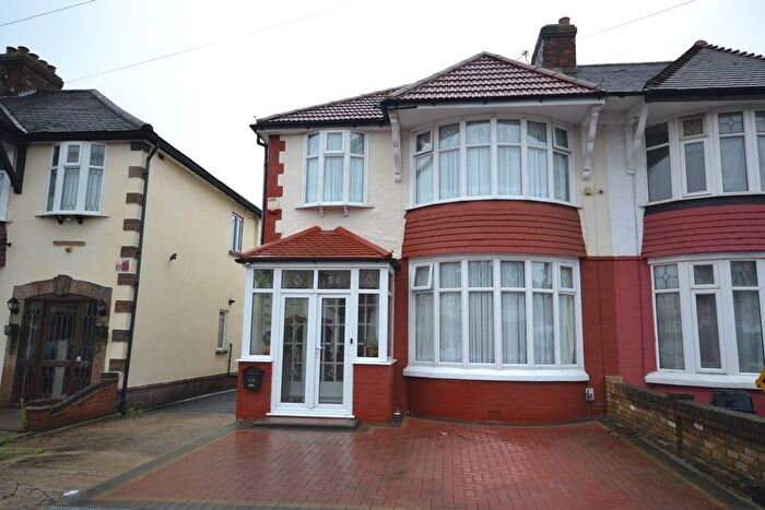 4 Bedroom End Terrace House To Rent In Capel Gardens, Ilford, IG3