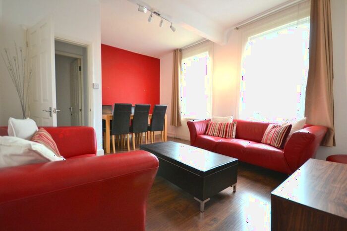 2 Bedroom Flat To Rent In Smallwood Road, Tooting, London, SW17