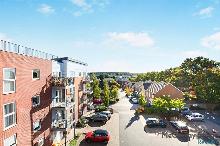 2 Bedroom Flat For Sale In Studio Way, Borehamwood, WD6