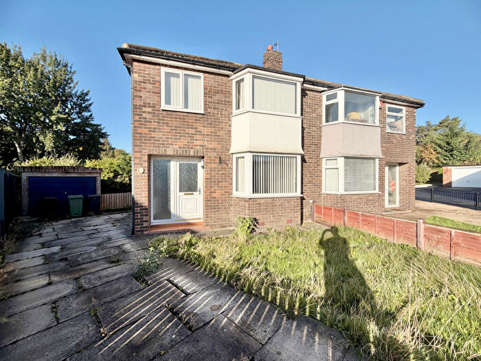 3 Bedroom Semi Detached House For Sale In Poplar Avenue, Garforth, LS25