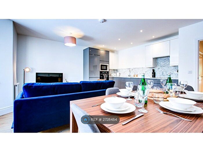 3 Bedroom Flat To Rent In Dukes Avenue, New Malden, KT3