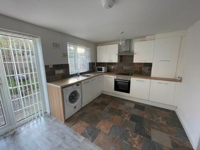 3 Bedroom Semi-Detached House To Rent In Atherstone Close, Oadby, Leicester, LE2