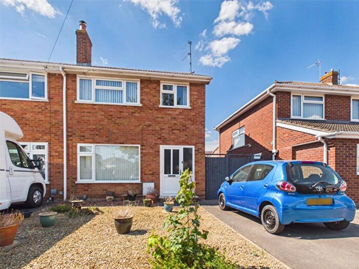 3 Bedroom Semi Detached House For Sale In Kimberley Close, Gloucester, Gloucestershire, GL2