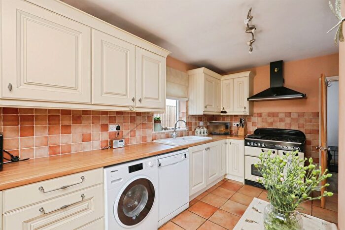 3 Bedroom Bungalow For Sale In Homelea Crescent, Lingwood, Norwich, NR13