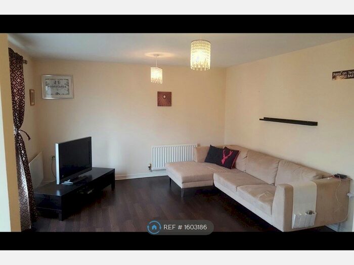 2 Bedroom Flat To Rent In Greengage, Manchester, M13